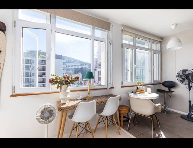 BEDROOM APARTMENT FOR SALE IN CAPE TOWN CITY CENTRE